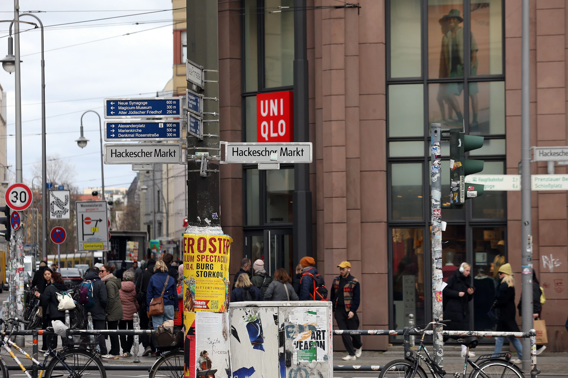 Bis zu 7500 Fußgänger pro Stunde sind am Hackeschen Markt unterwegs. Auch dieses Gebiet war vom Stromausfall betroffen.