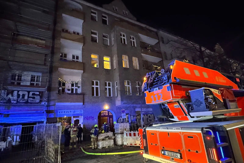 Flammen-Drama in Neukölln: Vier Bewohner gerettet – Einer in Lebensgefahr!