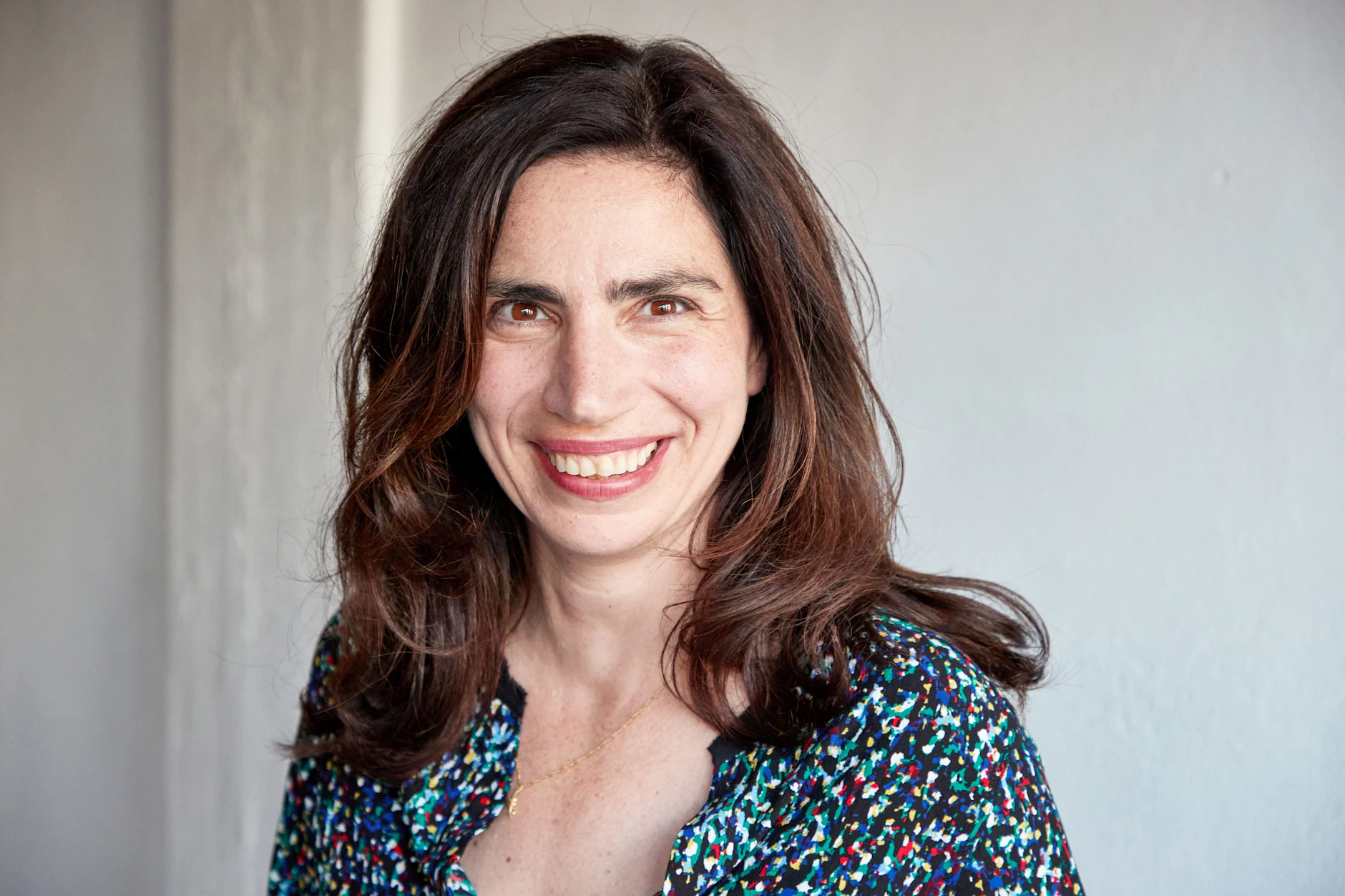 Dana Grigorcea hat zunächst als Journalistin gearbeitet. 2011 veröffentlichte sie ihren ersten Roman.