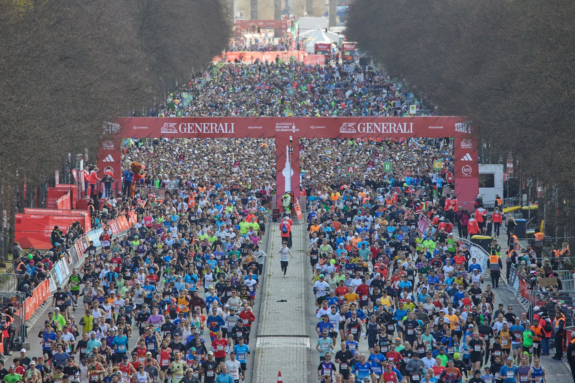 Mehr als 40.000 Läufer starten zum Berliner Halbmarathon auf der Straße des 17. Juni. Wie viele ein Runner’s High erlebten, ist nicht bekannt.