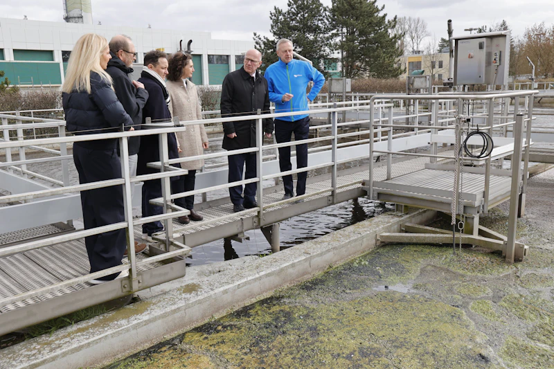 Kai Wegner besucht „kritische Infrastruktur“, während Zweifel an seinem Krisenmanagement bleiben