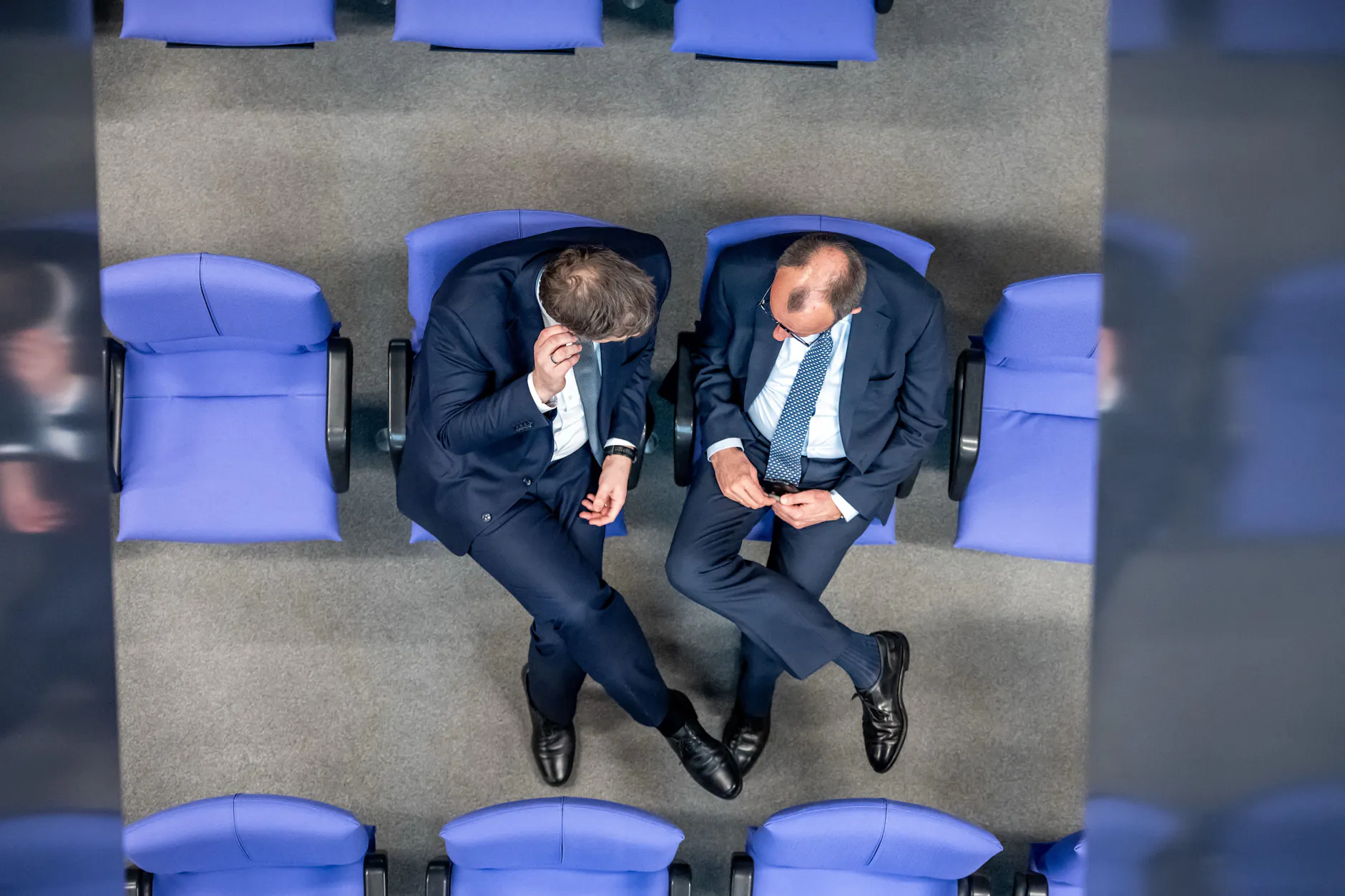 Sie hatten die historische Chance, das Land zu modernisieren und die Menschen dabei mitzunehmen: Vizekanzler Lars Klingbeil (li.) und Bundeskanzler Friedrich Merz.