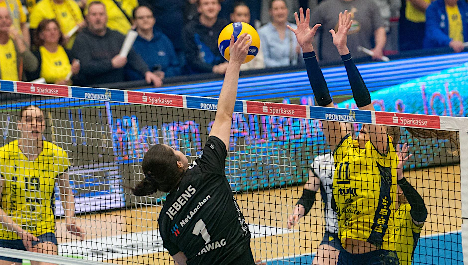 Playoff-Viertelfinale: Der SSC Schwerin (in Gelb) trifft am Samstagabend erneut in der Palmberg Arena auf Ladies in Black Aachen.