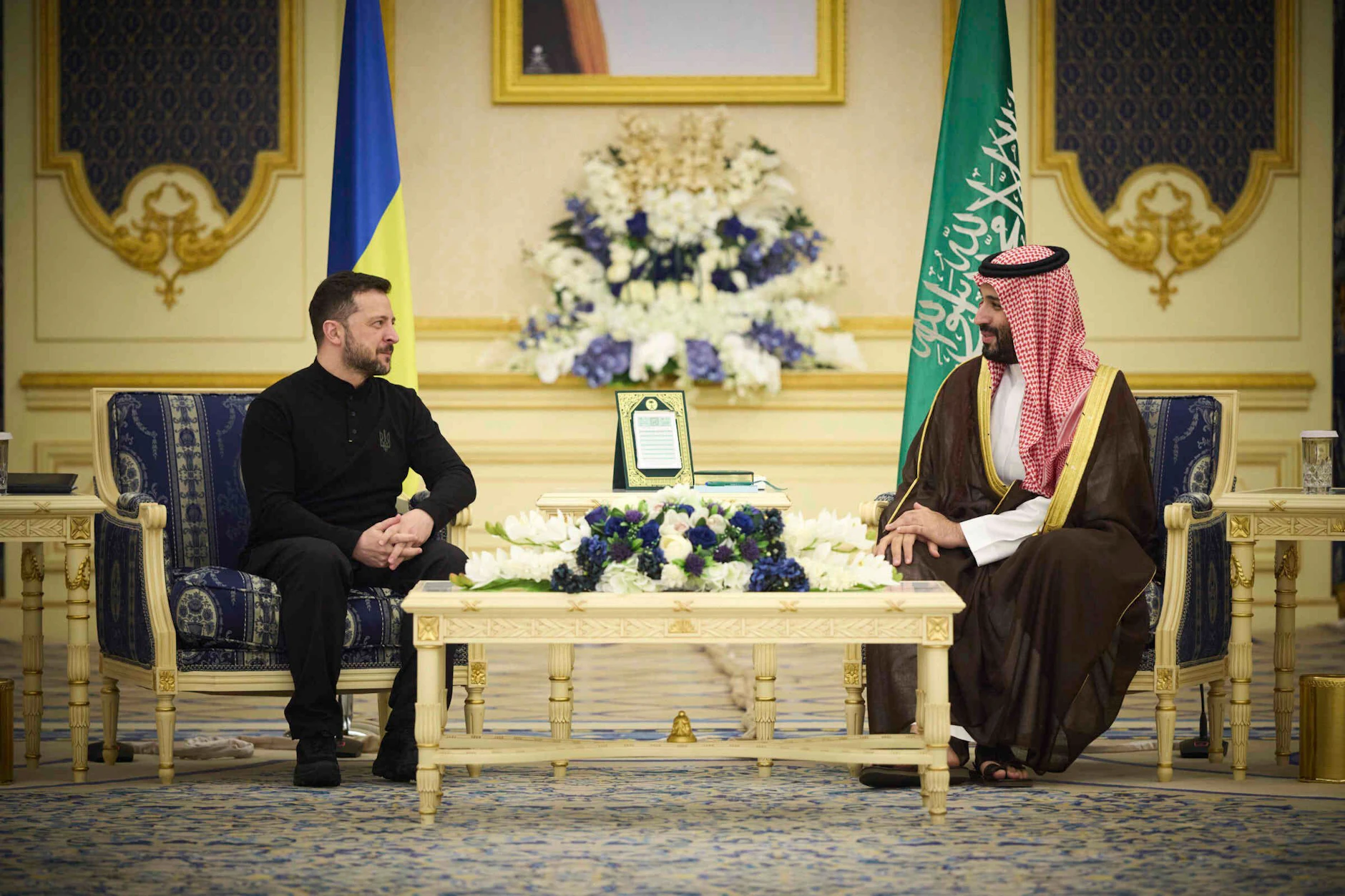 Wolodymyr Selenskyj, Präsident der Ukraine, bei einem Treffen mit dem saudischen Kronprinzen Mohammed bin Salman in Dschidda, Saudi-Arabien