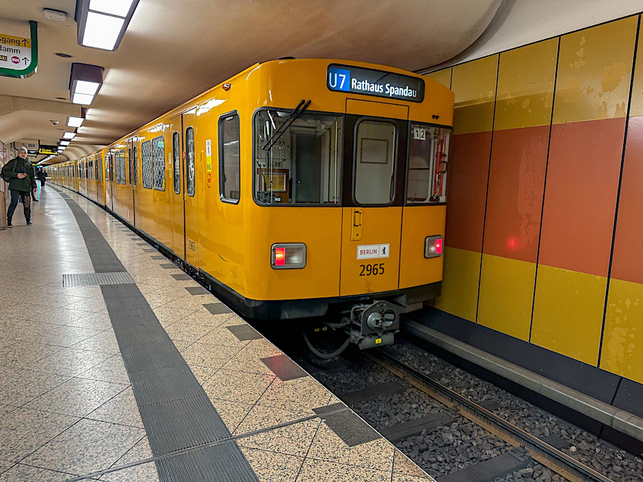 Wird die Linie U7 in Richtung Spandau irgendwann nach Staaken verlängert? Die Politik ist sich uneinig.