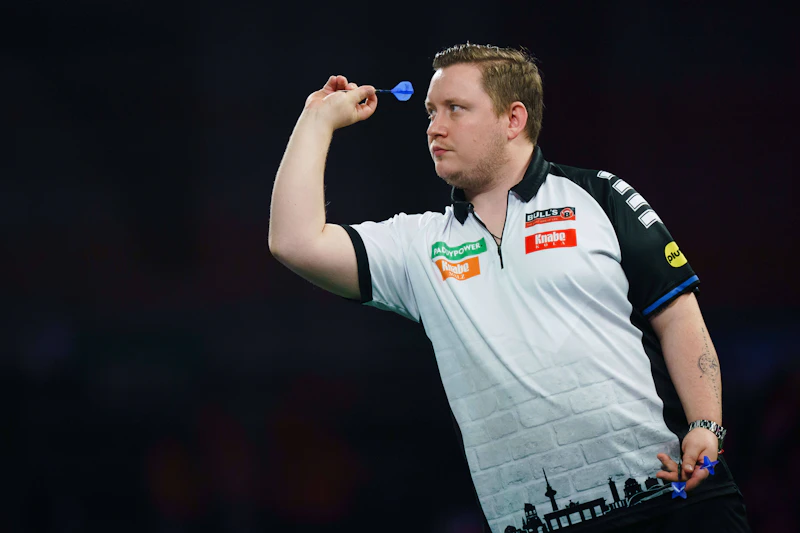 The Last Flight: Levi Penell und andere Influencer in einer neuen Darts-Liga