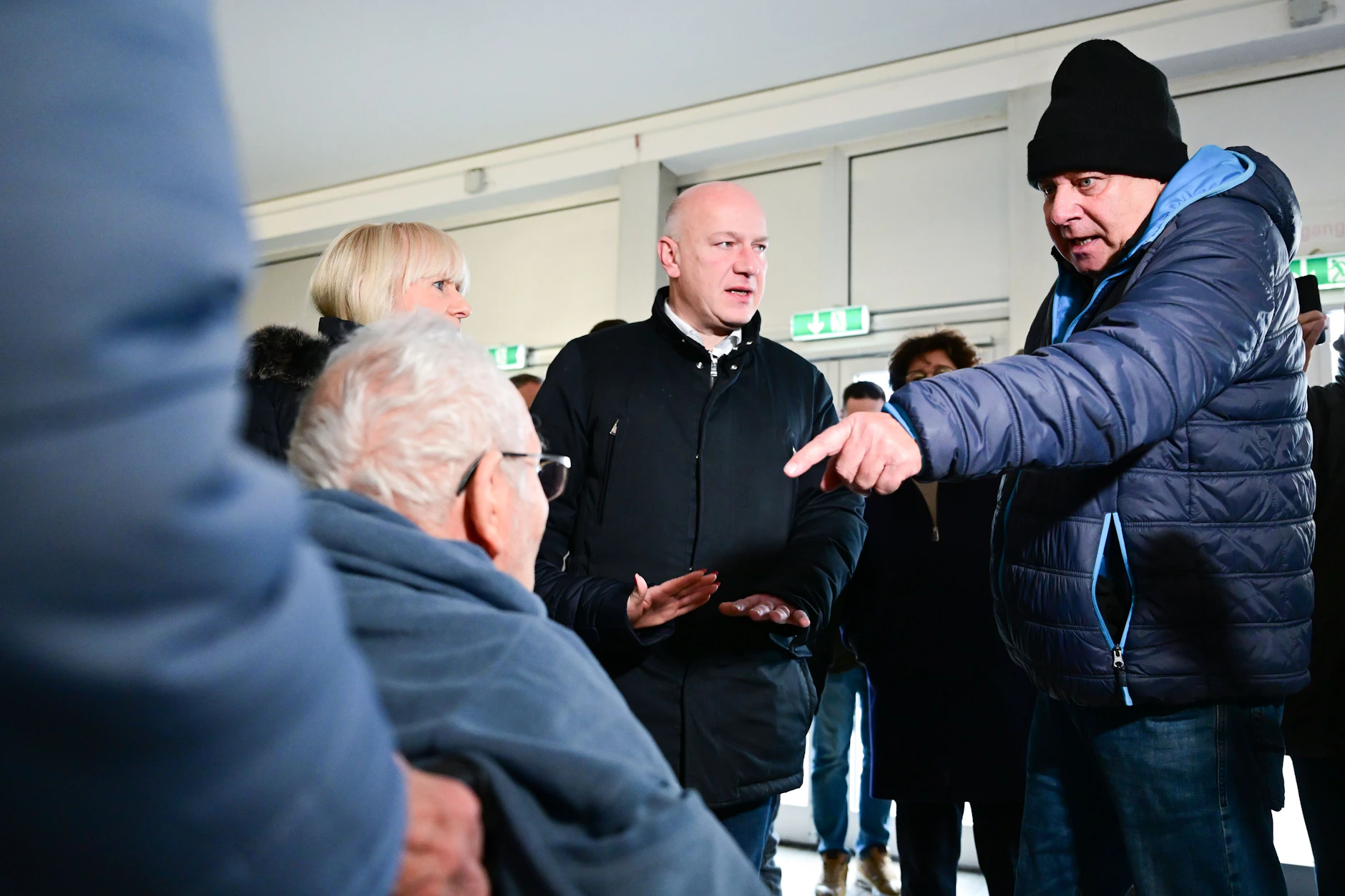 Erst am 4. Januar war Kai Wegner (M.) in Berlin zu sehen – wie hier in einer Notunterkunft.