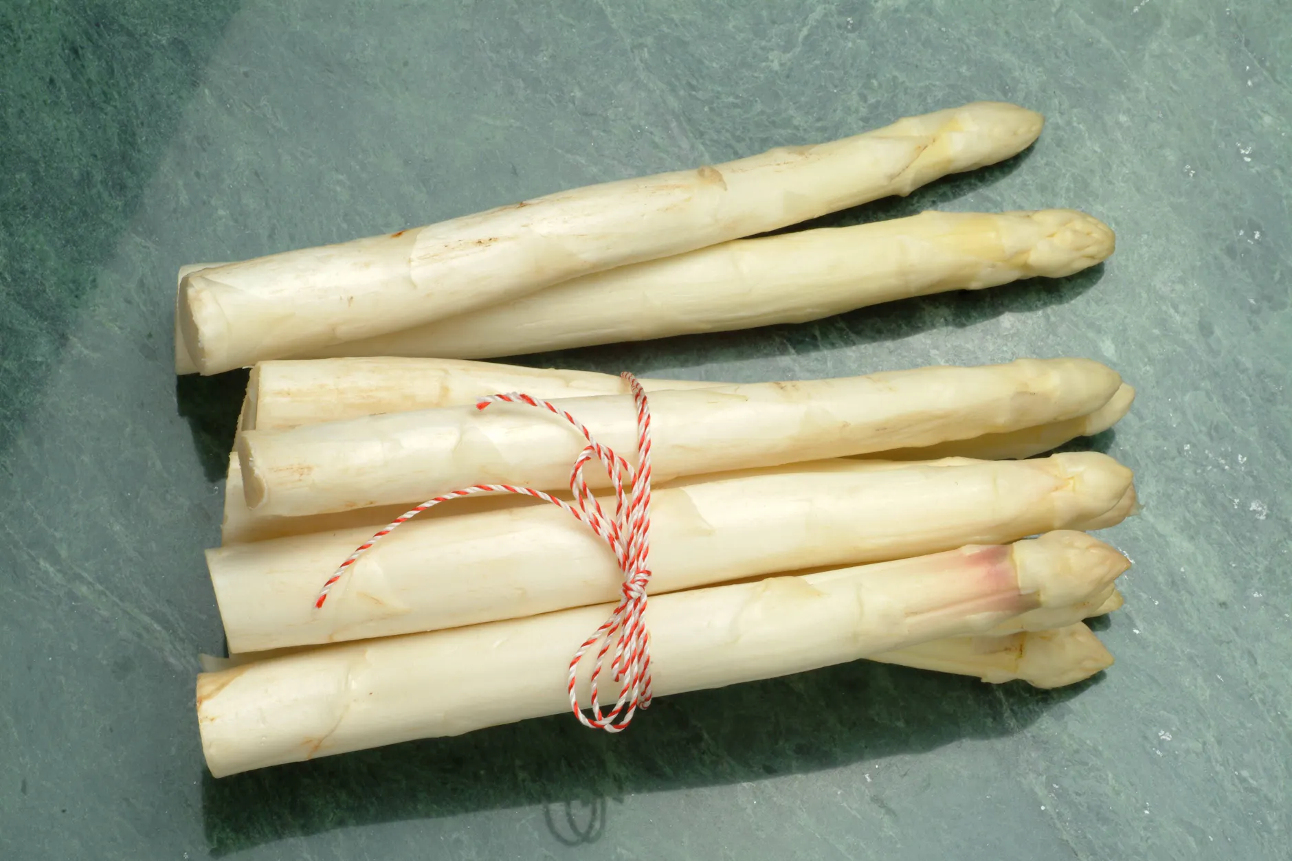 Der erste Spargel ist noch besonders teuer.