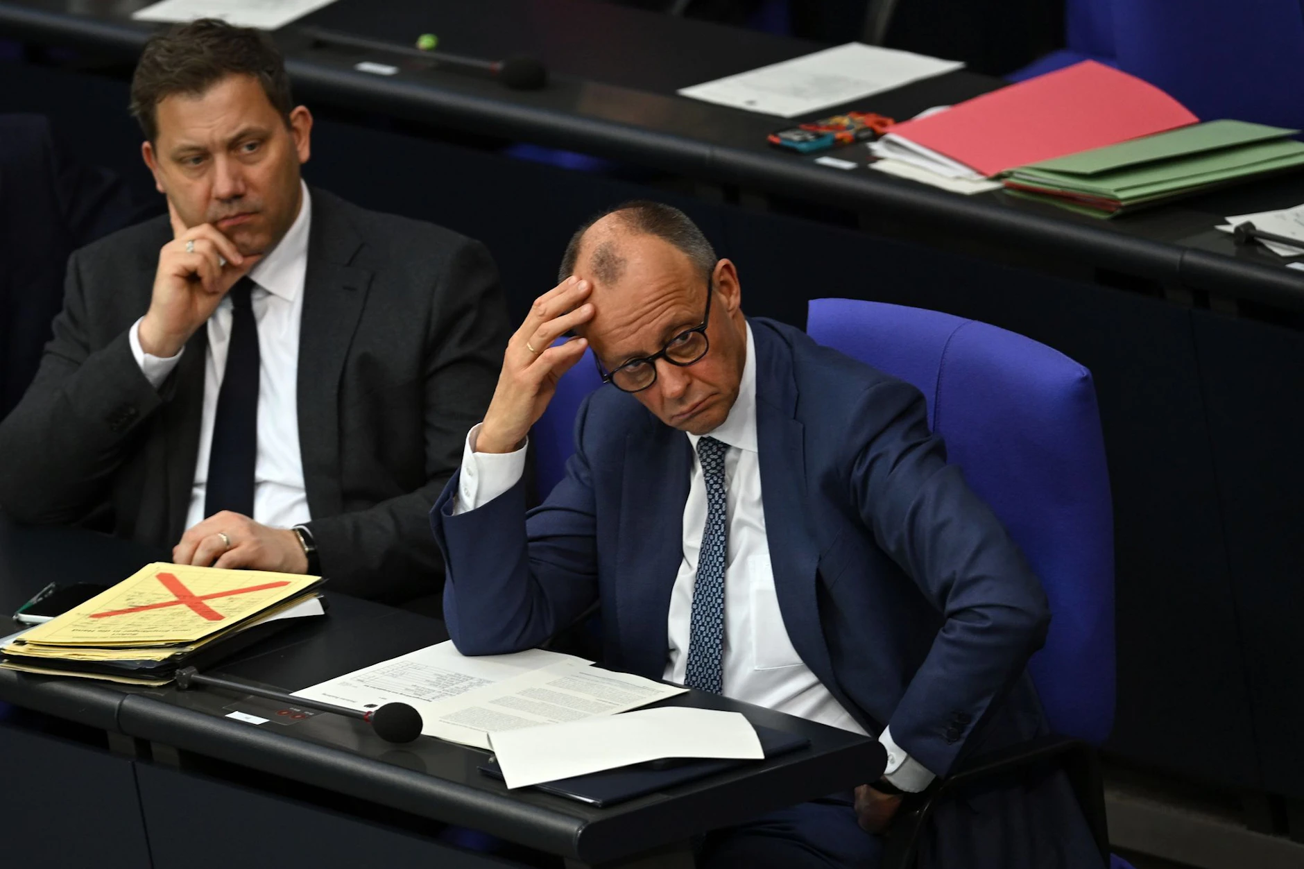 Bundeskanzler Friedrich Merz (r, CDU) und Vizekanzler und Bundesfinanzminister Lars Klingbeil (SPD)