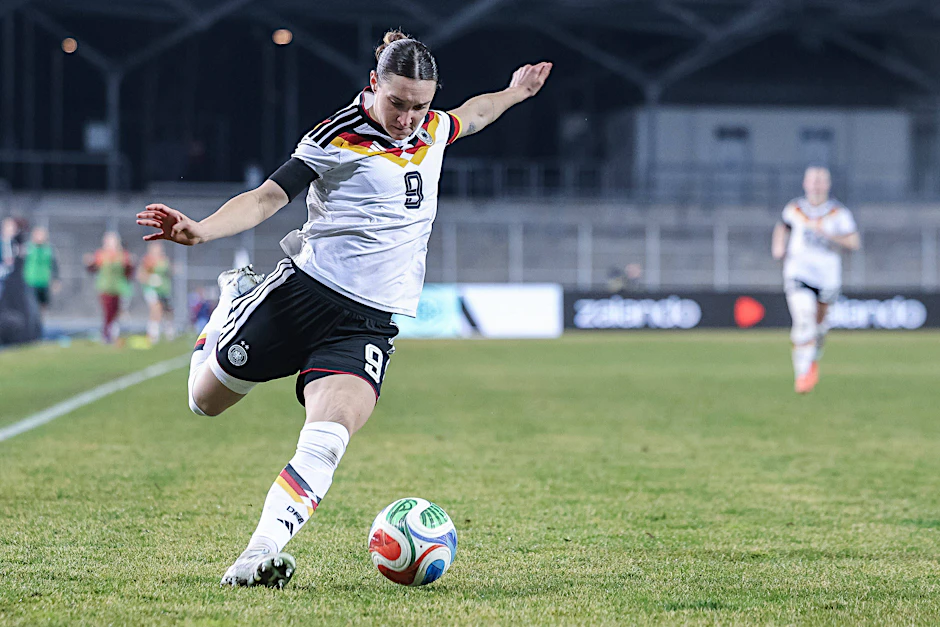 Sophie Weidauer beim U23-Länderspiel für Deutschland. Langfristig will sie auch in die A-Nationalmannschaft.