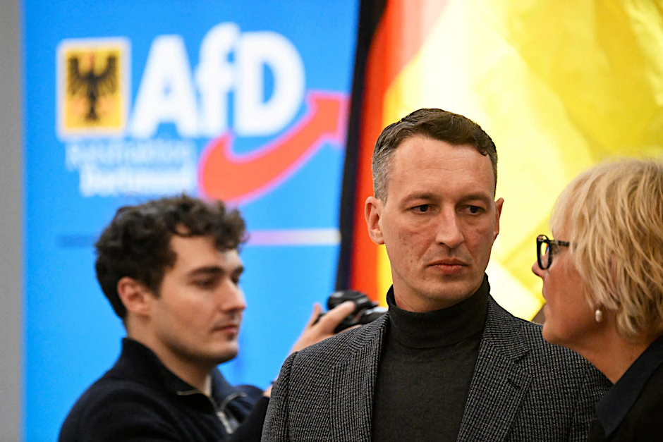 AfD-Politiker Matthias Helferich bezeichnete sich in einer Chatnachricht als „freundliches Gesicht des Nationalsozialismus“.