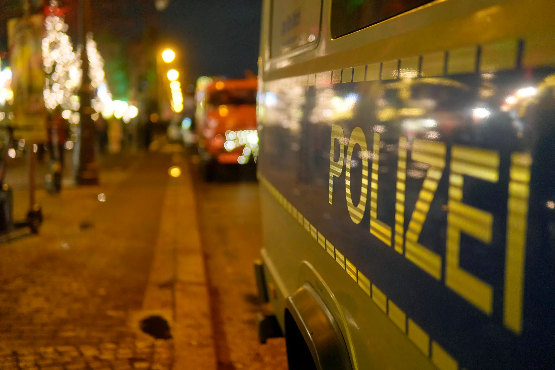 Bei einer Verfolgungsjagd in Charlottenburg wurden zwei Polizeibeamte verletzt und mussten ihren Dienst beenden (Symbolbild).