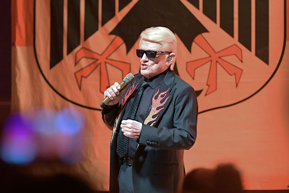 Schlagerstar Heino gab ein Zusatzkonzert in der Bad Belziger Albert-Baur-Halle.