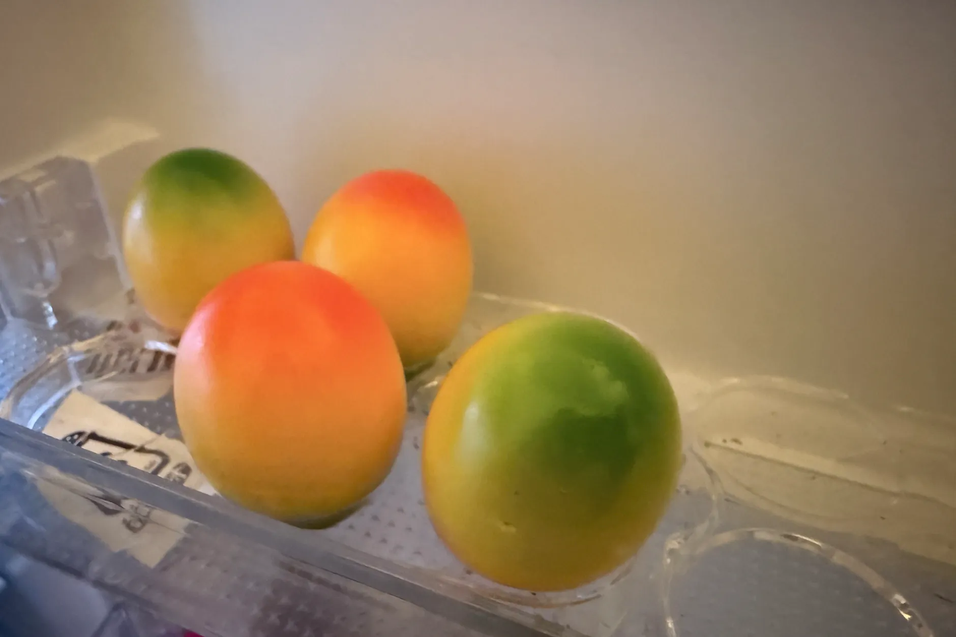 Gefärbte Eier sind zu Ostern besonders gefragt. Allerdings ist ihr Preis gestiegen.