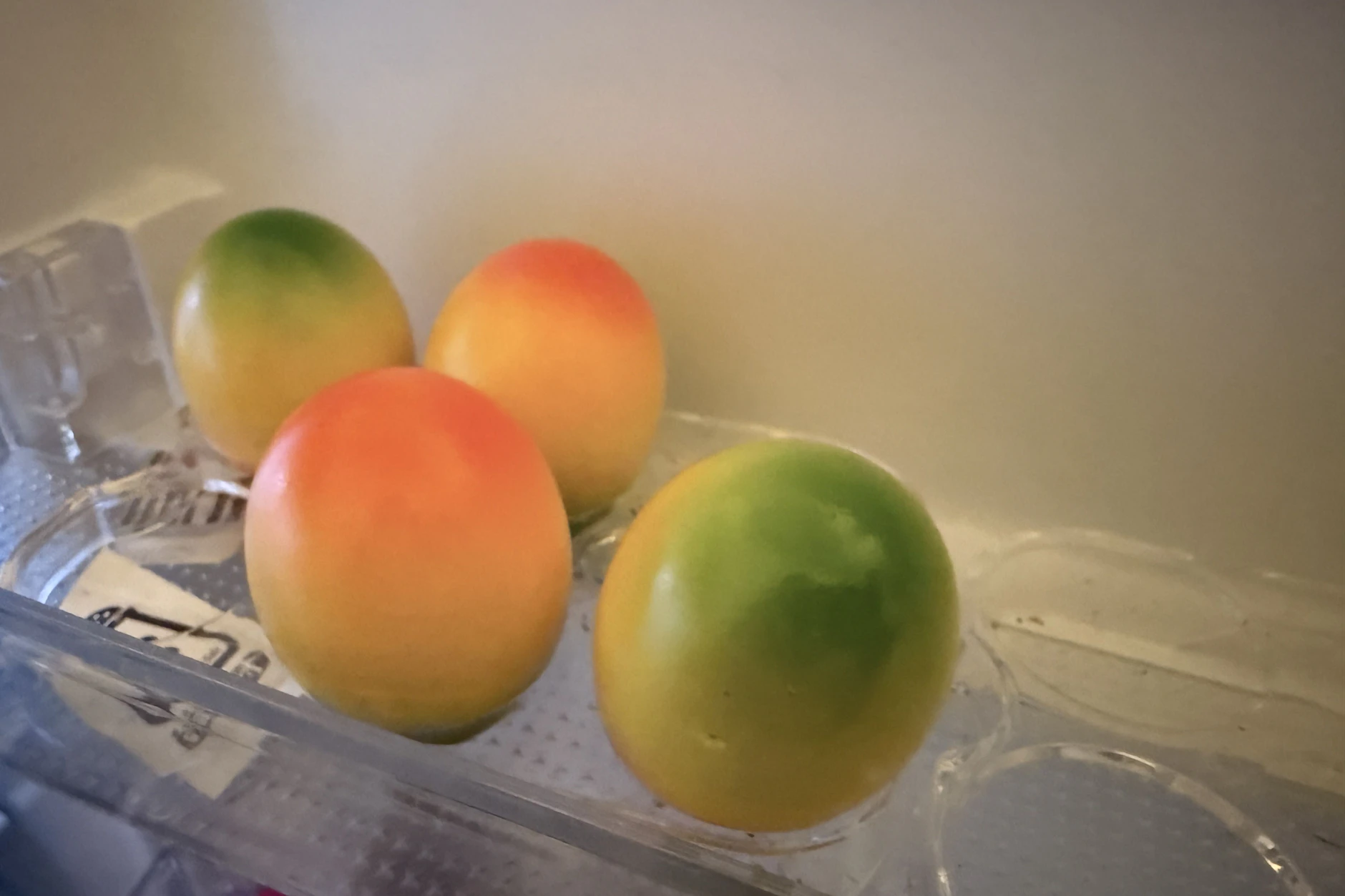 Gefärbte Eier sind zu Ostern besonders gefragt. Allerdings ist ihr Preis gestiegen.