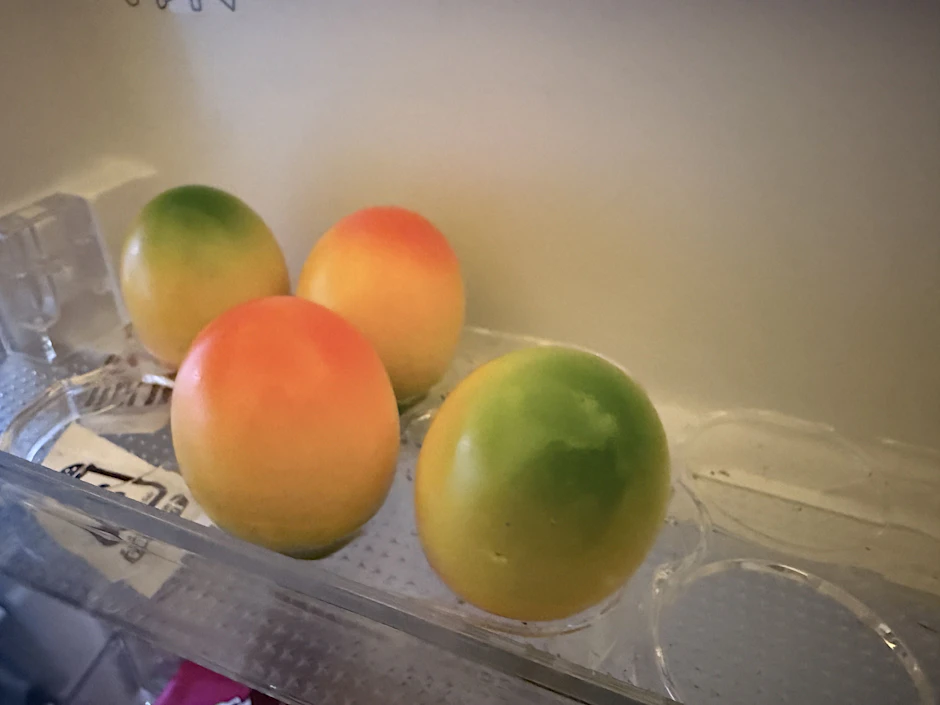 Gefärbte Eier sind zu Ostern besonders gefragt. Allerdings ist ihr Preis gestiegen.
