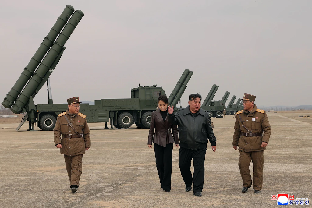 Nordkorea: Kim Jong-un beobachtet Test von neuem Raketenantrieb