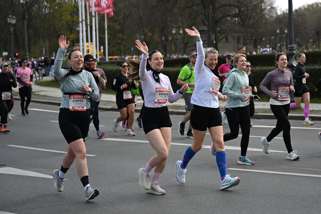 Mit Pelzmantel und Tattoos zur Bestzeit: Warum dieser Läufer beim Halbmarathon alle Blicke auf sich…