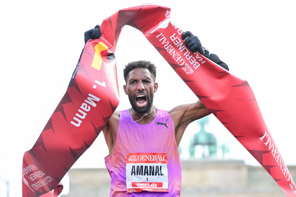 Amanal Petros belohnt sich im zweiten Jahr in Folge beim Berliner Halbmarathon mit einem deutschen Rekord.