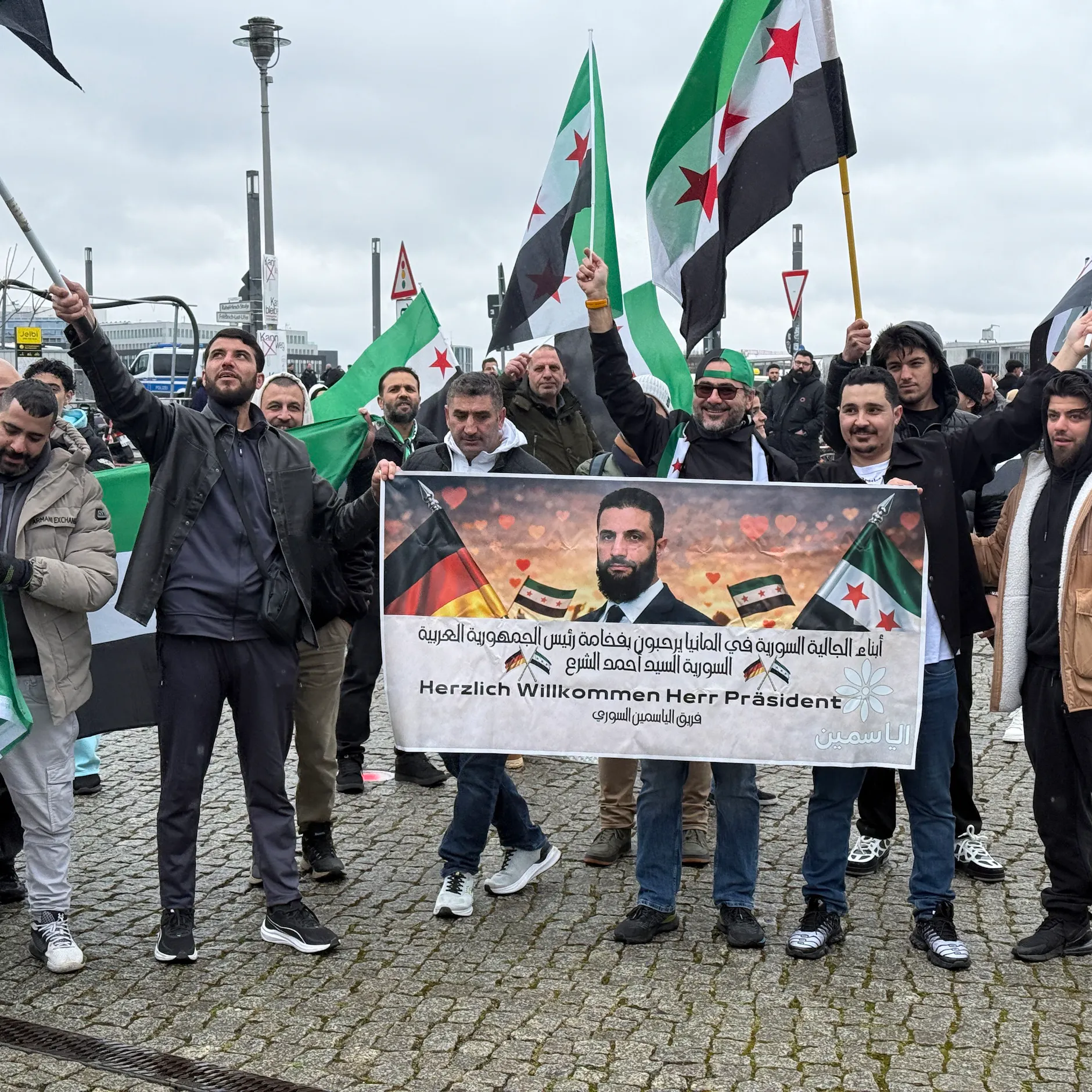 Image - Staatsbesuch in Berlin: Syrer feiern ihren Präsidenten mit „Allahu-Akbar!“-Rufen