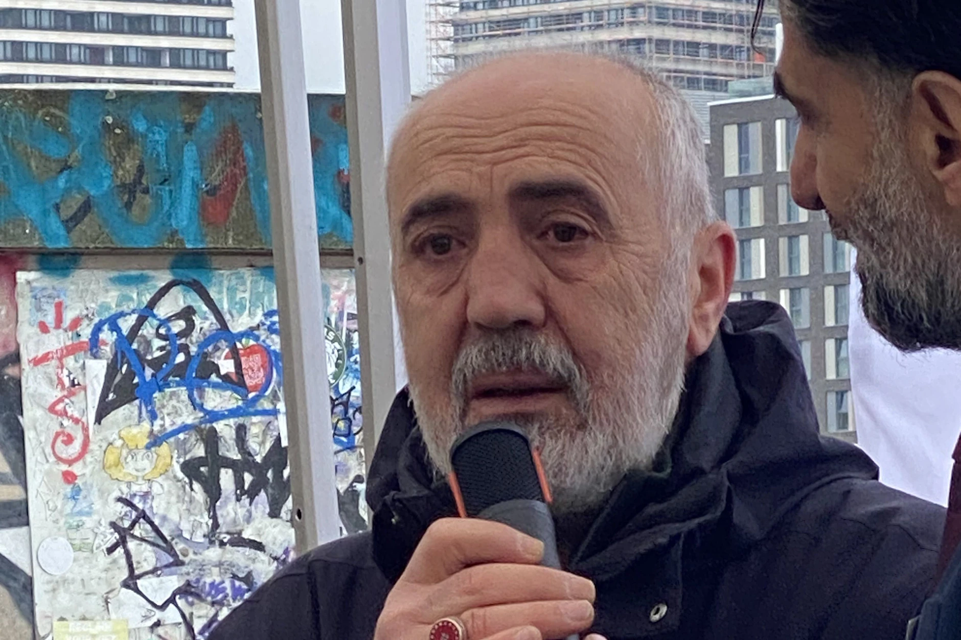 Ünsal Celik sah seinen Freund Cetin Mert im Wasser der Spree ertrinken und konnte als Kind nichts tun.