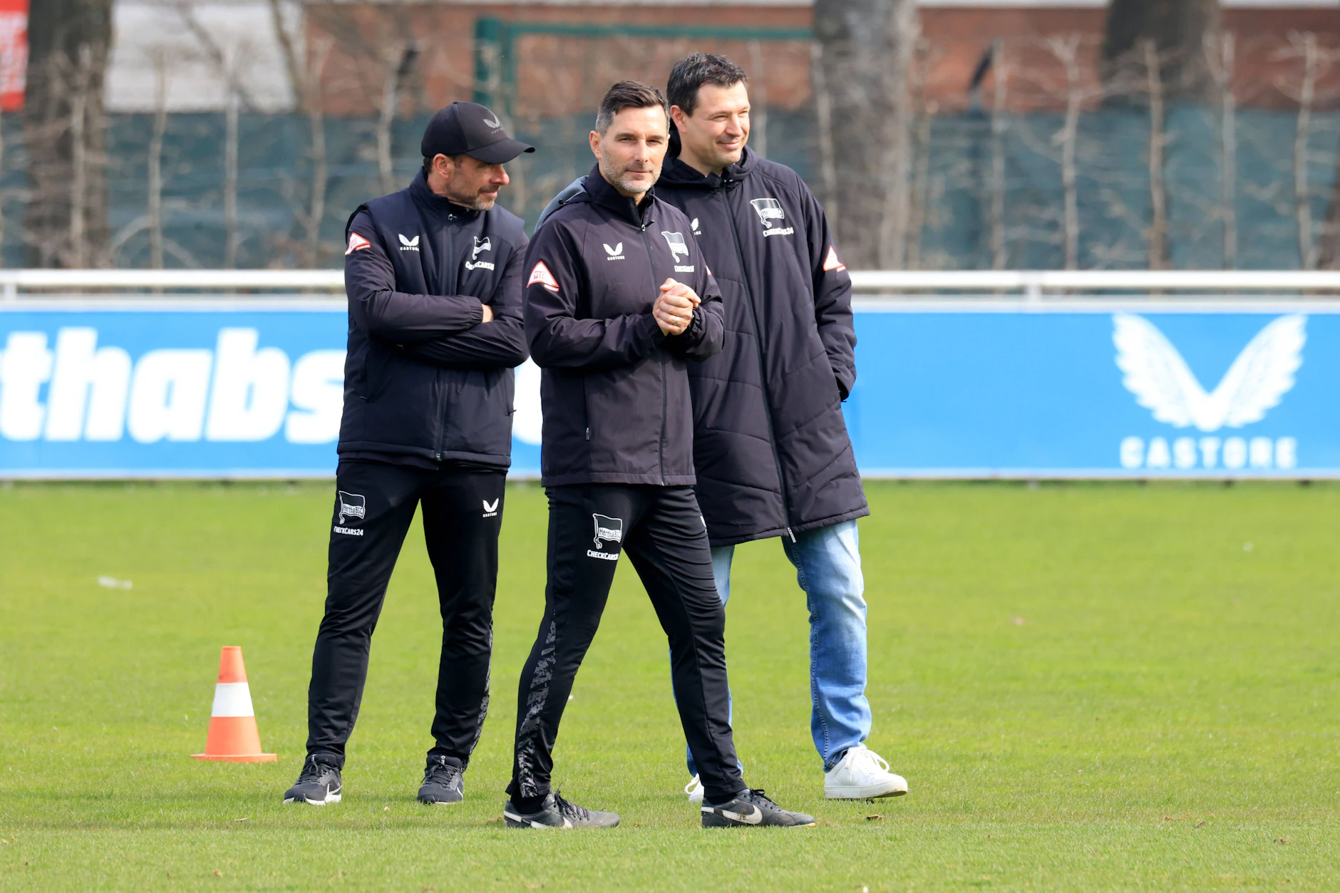 Cheftrainer Stefan Leitl und Sportdirektor Benjamin Weber haben mit Hertha BSC noch die Chance aufzusteigen.
