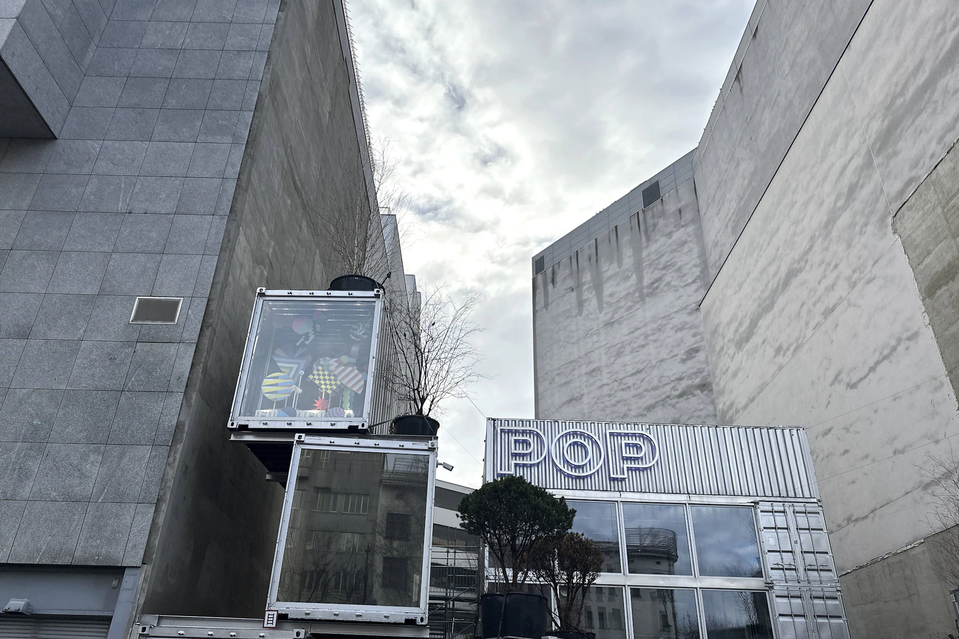 Baulücken gibt es überall in Berlin. Eine bekannte füllt vorübergehend ein Pop-up-Konzept am Kurfürstendamm.