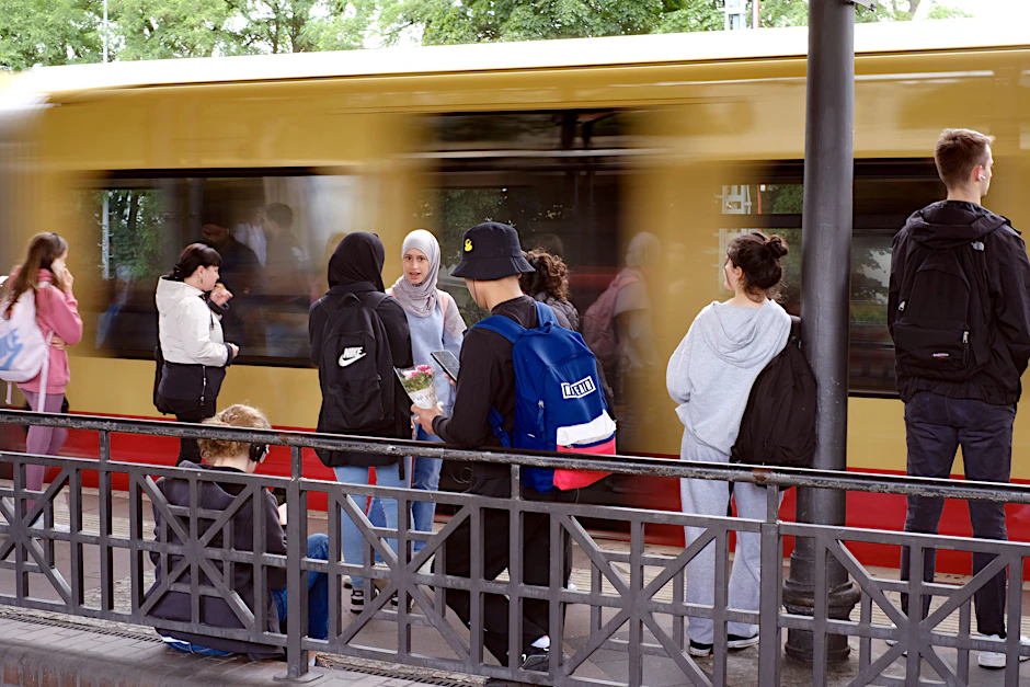 Stark frequentiert: Der S-Bahnhof Neukölln, Umsteigebahnhof zur U7, wird bis zum Ferienende vom S-Bahn-Verkehr abgehängt.