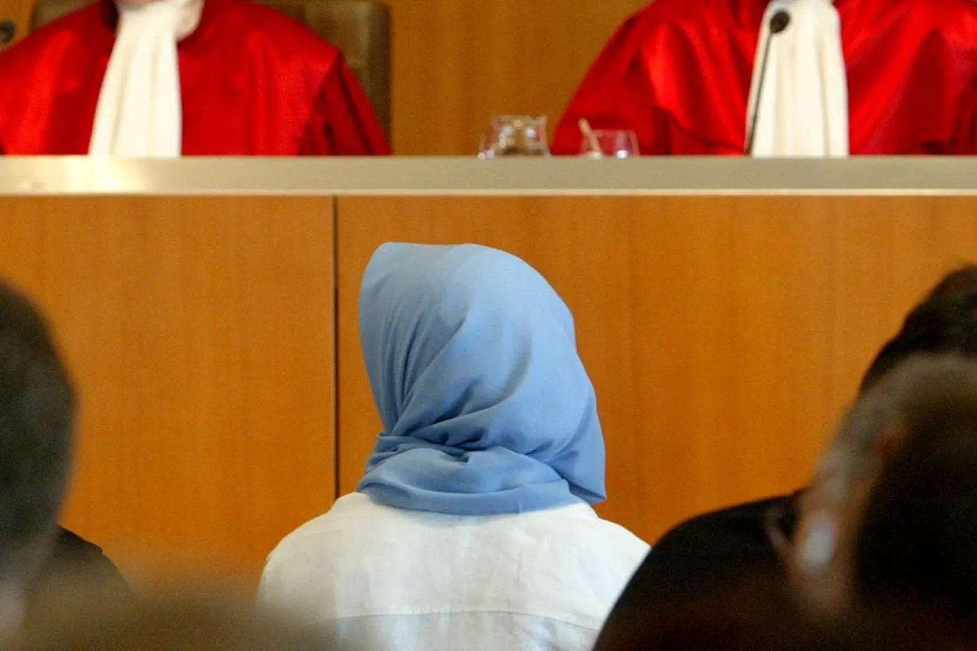 Richter und Staatsanwälte sollen in Brandenburg während Gerichtsverhandlungen künftig keine sichtbaren religiösen oder politischen Symbole mehr tragen.