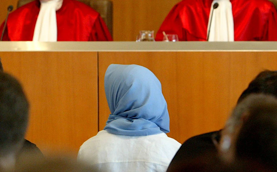 Richter und Staatsanwälte sollen in Brandenburg während Gerichtsverhandlungen künftig keine sichtbaren religiösen oder politischen Symbole mehr tragen.