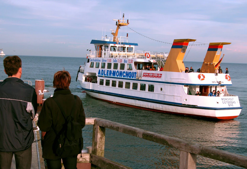Feuer auf Rügener Fahrgastschiff „Mönchgut“ – 24 Passagiere müssen von Bord