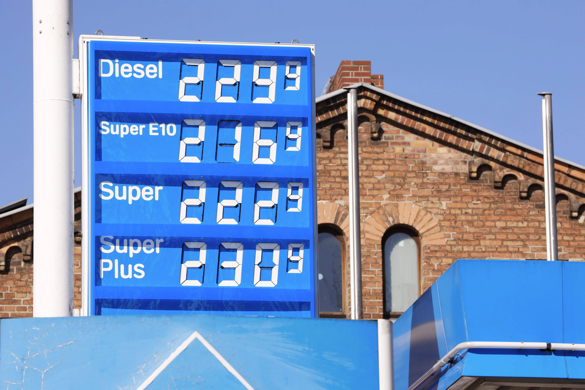 <a href="https://www.berliner-kurier.de/berlin/der-grosse-preisvergleich-hier-koennen-sie-in-berlin-billiger-tanken-li.10025243">Tanken ist in Berlin und dem Rest von Deutschland</a> so teuer wie schon lange nicht mehr.