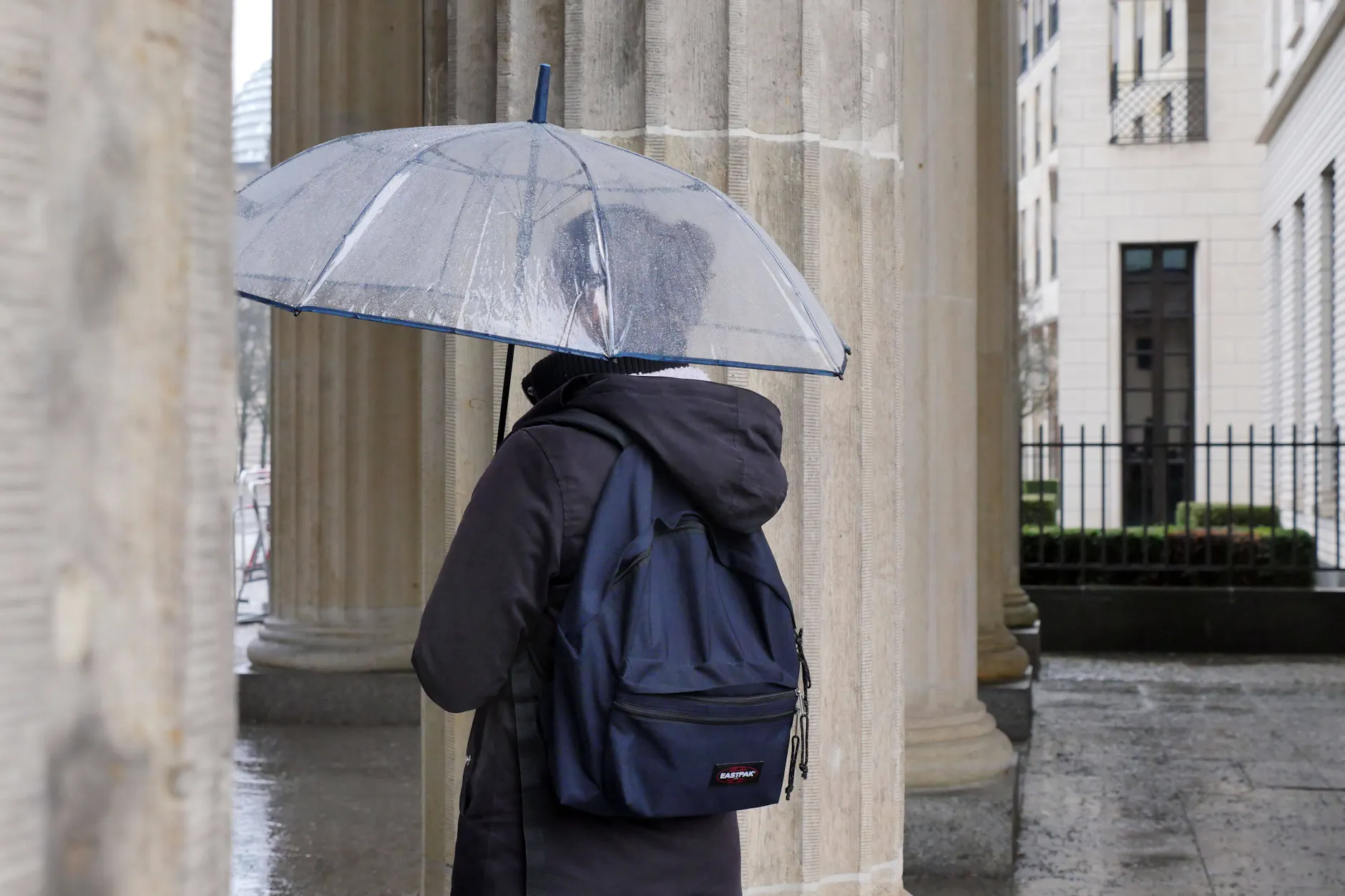 Auch rund um Ostern soll das Wetter regnerisch werden. Wer Ostereier suchen möchte, sollte sich laut Wetter-Expertin Kathy Schrey Gummistiefel bereitstellen.