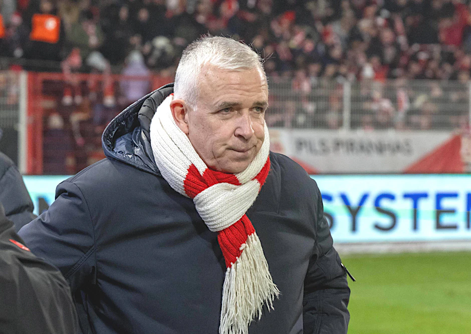 Präsident Dirk Zingler investiert Millionen in die Infrastrukutur beim 1. FC Union Berlin&nbsp;–  damit sich ein ablösefreier Abgang wie im Fall von Fisnik Asllani nicht wiederholt.