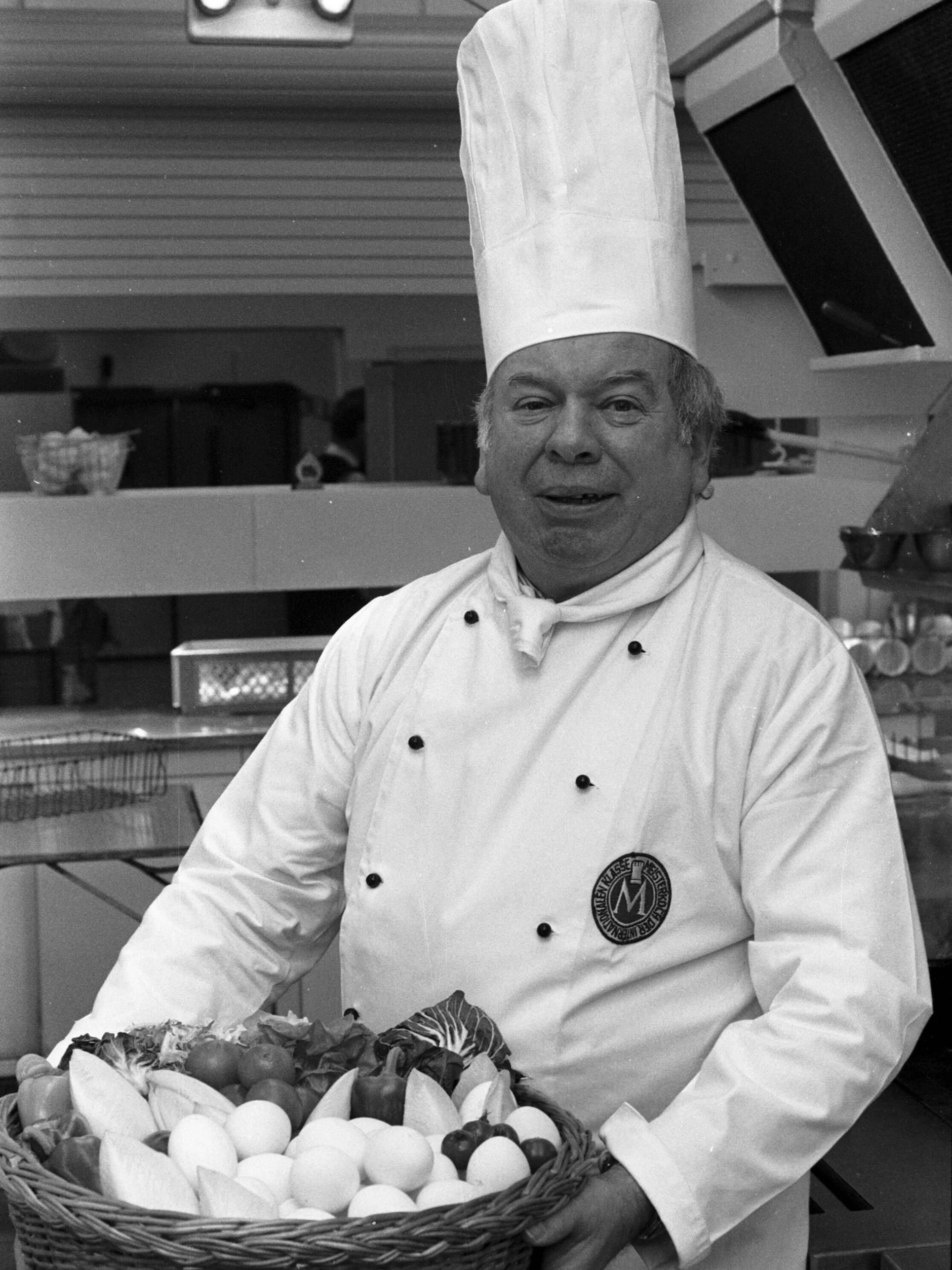 Kurt Drummer war der Fernsehkoch der DDR, hatte Millionen Fans. Seine Rezepte sind heute in zahlreichen Büchern verewigt, auch die gekochten Eier mit Senfsoße.