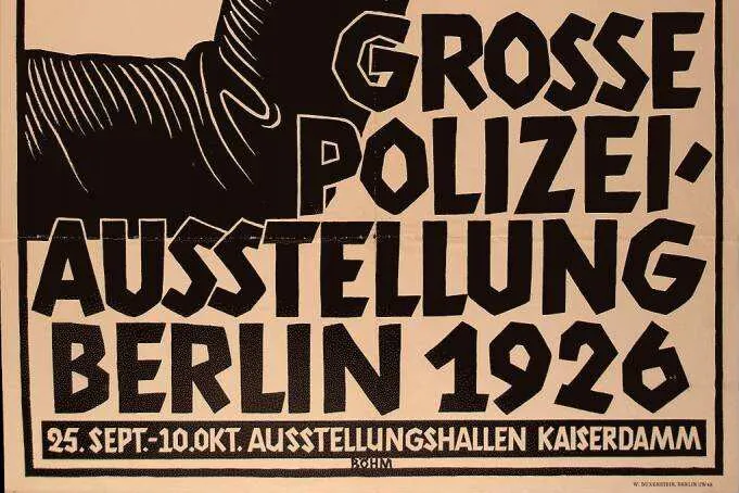 Die Ausstellung sollte unter anderem das Vertrauen der Bevölkerung in die Polizei wecken.