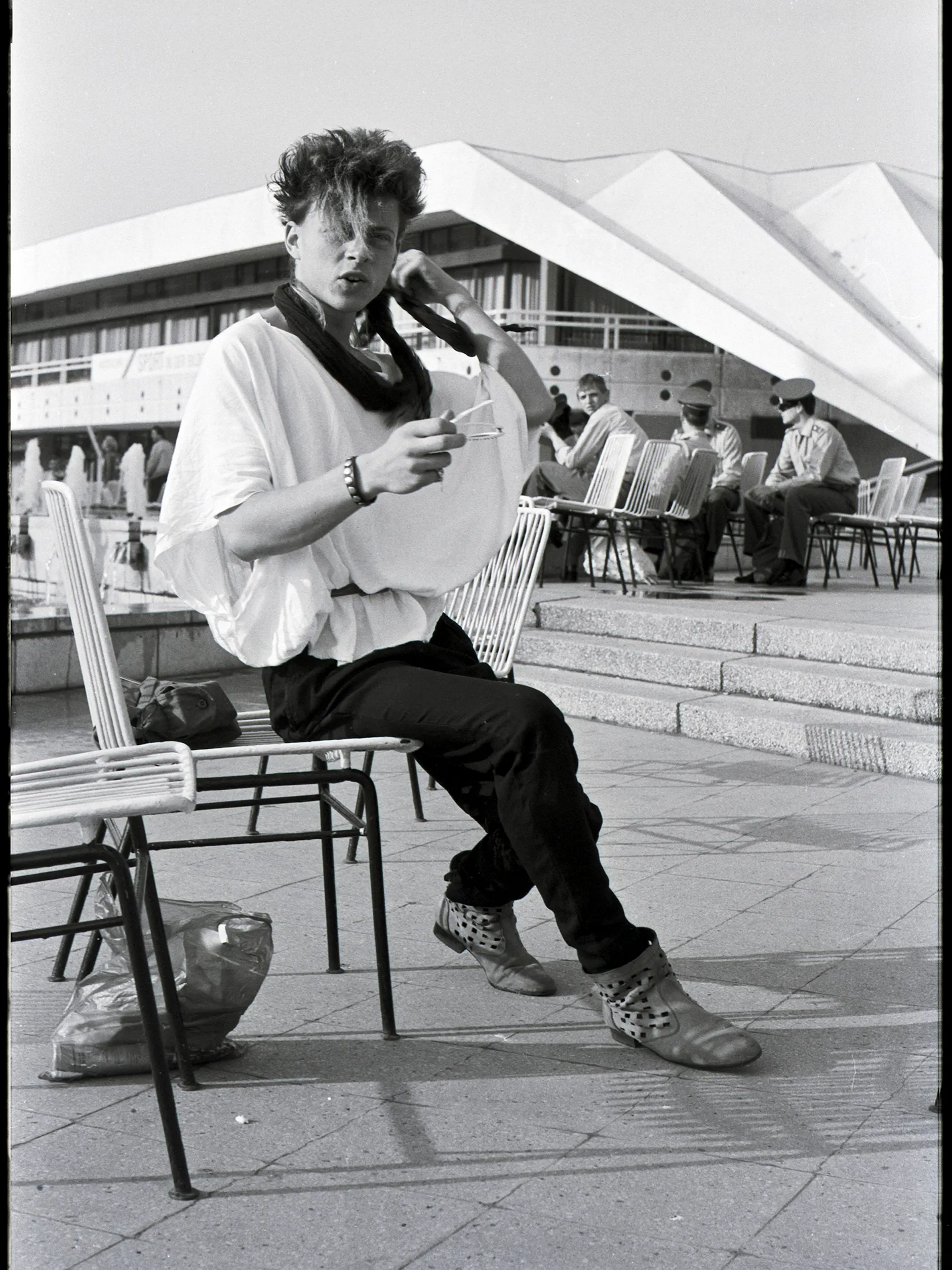 Andreas Fux: „New Wave mit Soldaten“, Berlin (Alexanderplatz), 1986