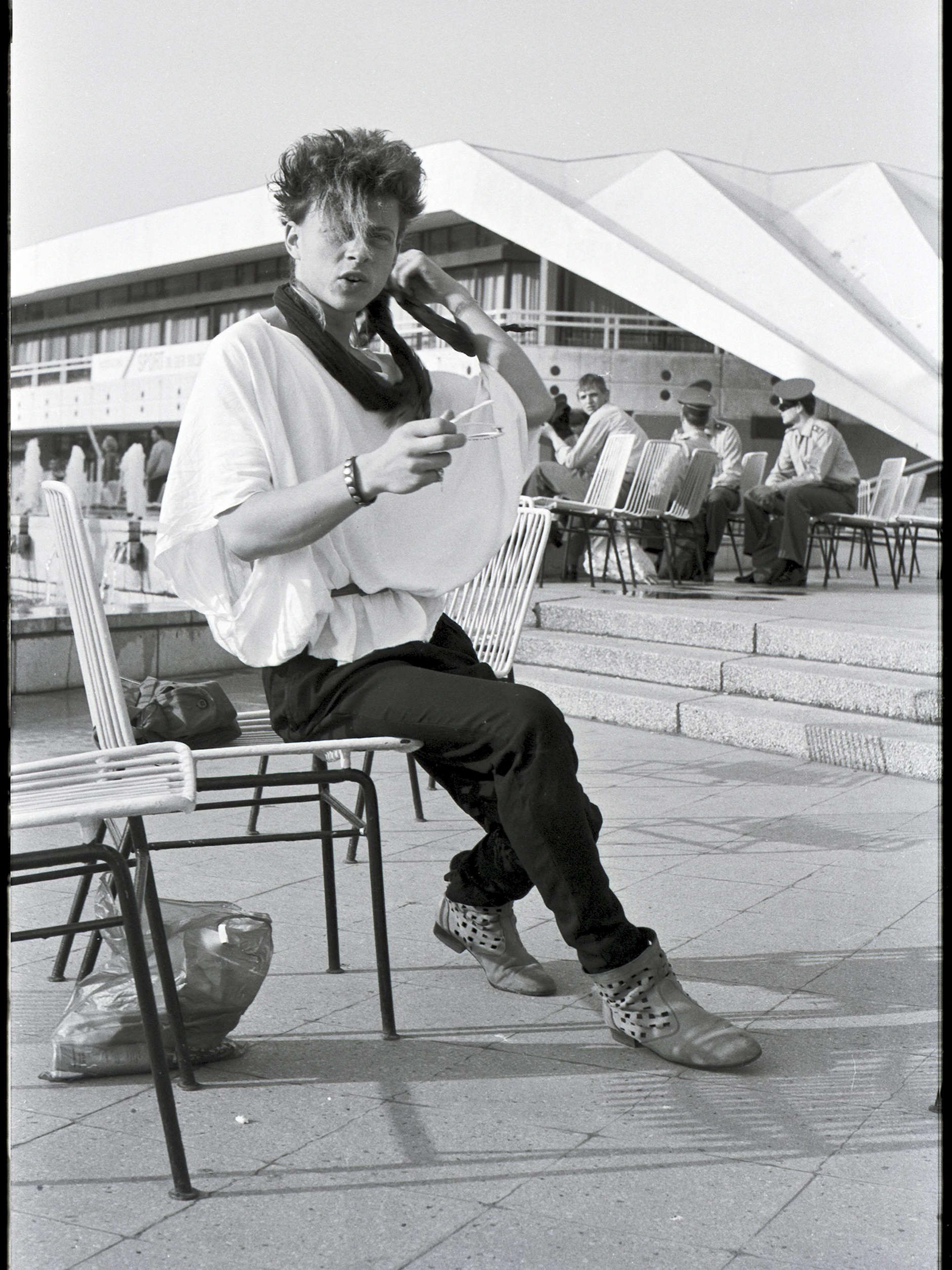Andreas Fux: „New Wave mit Soldaten“, Berlin (Alexanderplatz), 1986