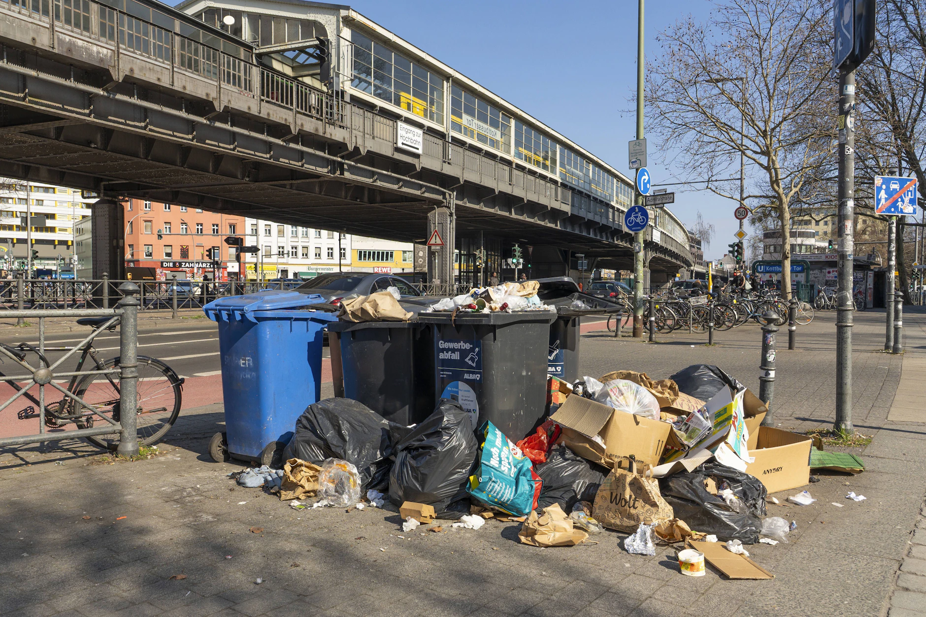 Das Gewinnerplakat soll in der ganzen Stadt aufgehängt werden.