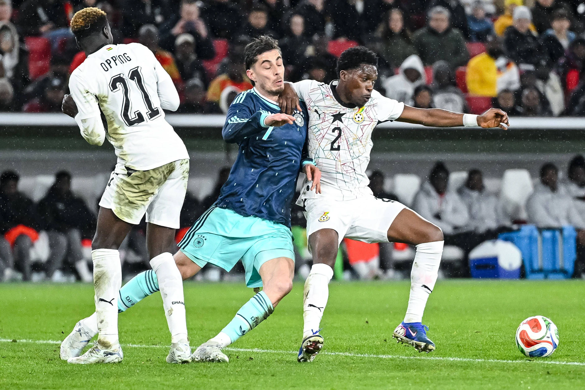 Union-Profi Derrick Köhn sah mit Ghana gegen Deutschland und Kai Havertz alles andere als gut aus. Nach der Niederlage gegen die DFB-Elf wurde Ghana-Trainer Otto Addo entlassen.