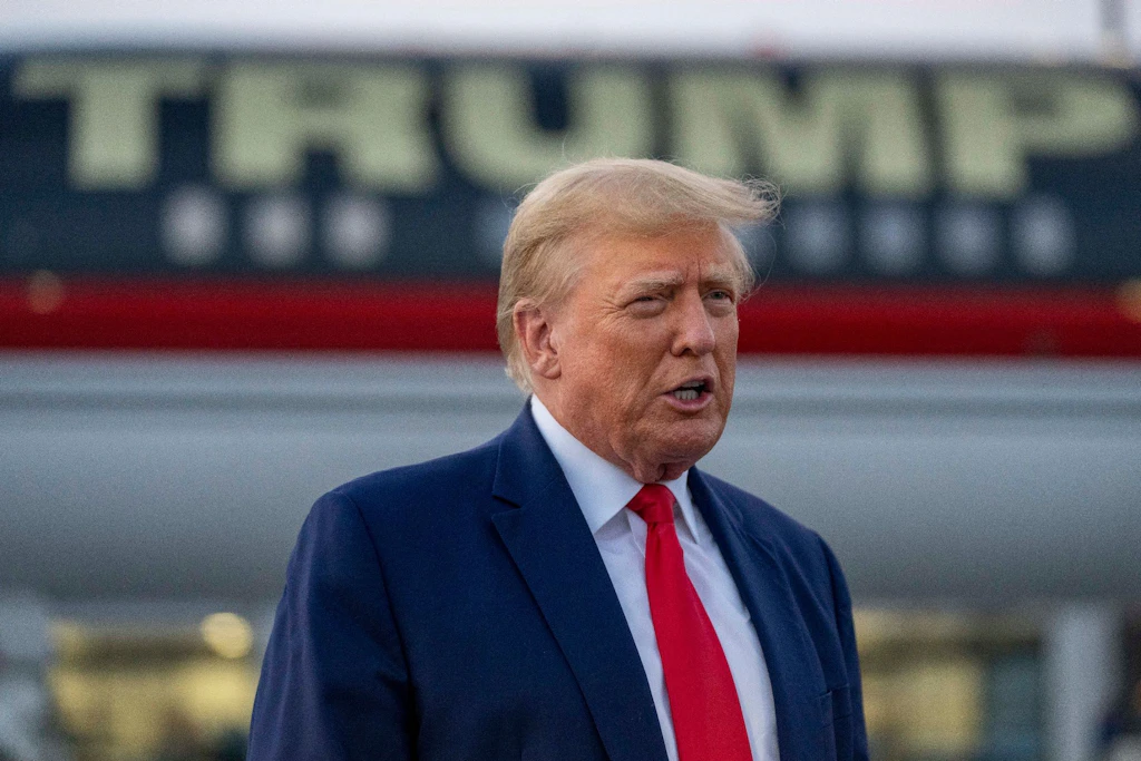Friedrich-Merz-Flughafen? In den USA wird ein Airport nach Trump benannt!