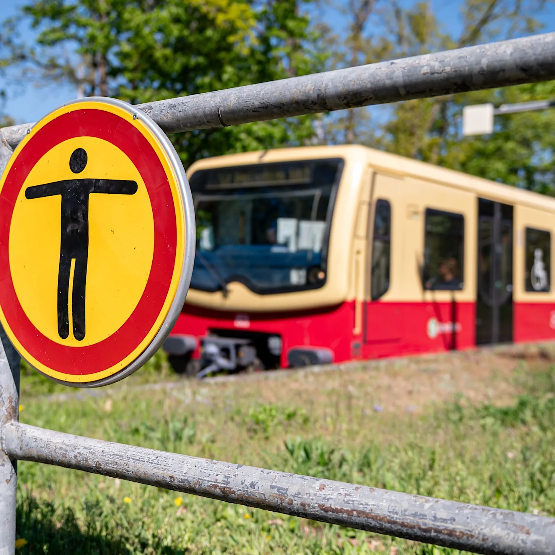 Sabotage legt Berliner S-Bahn lahm: Wie dreist Jugendliche Züge kapern
