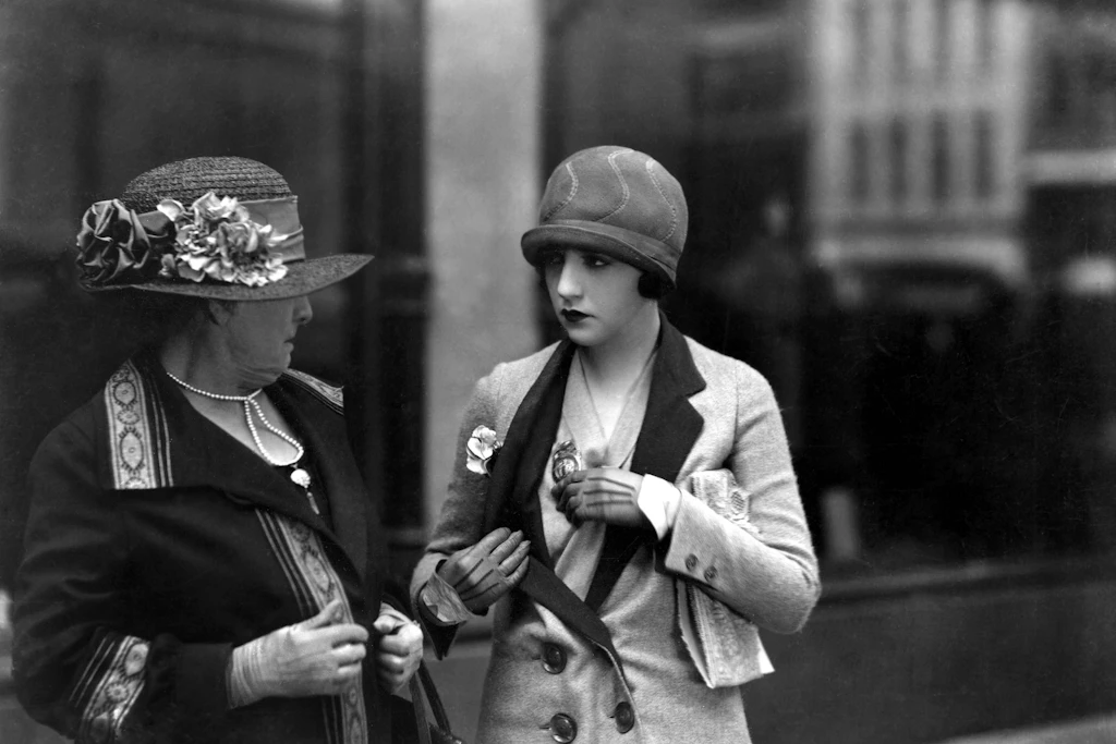 Auch Frauen leisten in den 1920er-Jahren Detektivarbeit: Im Hollywoodstreifen „Wild, Wild Susan“ von 1925 ermittelt die Protagonistin in New York.