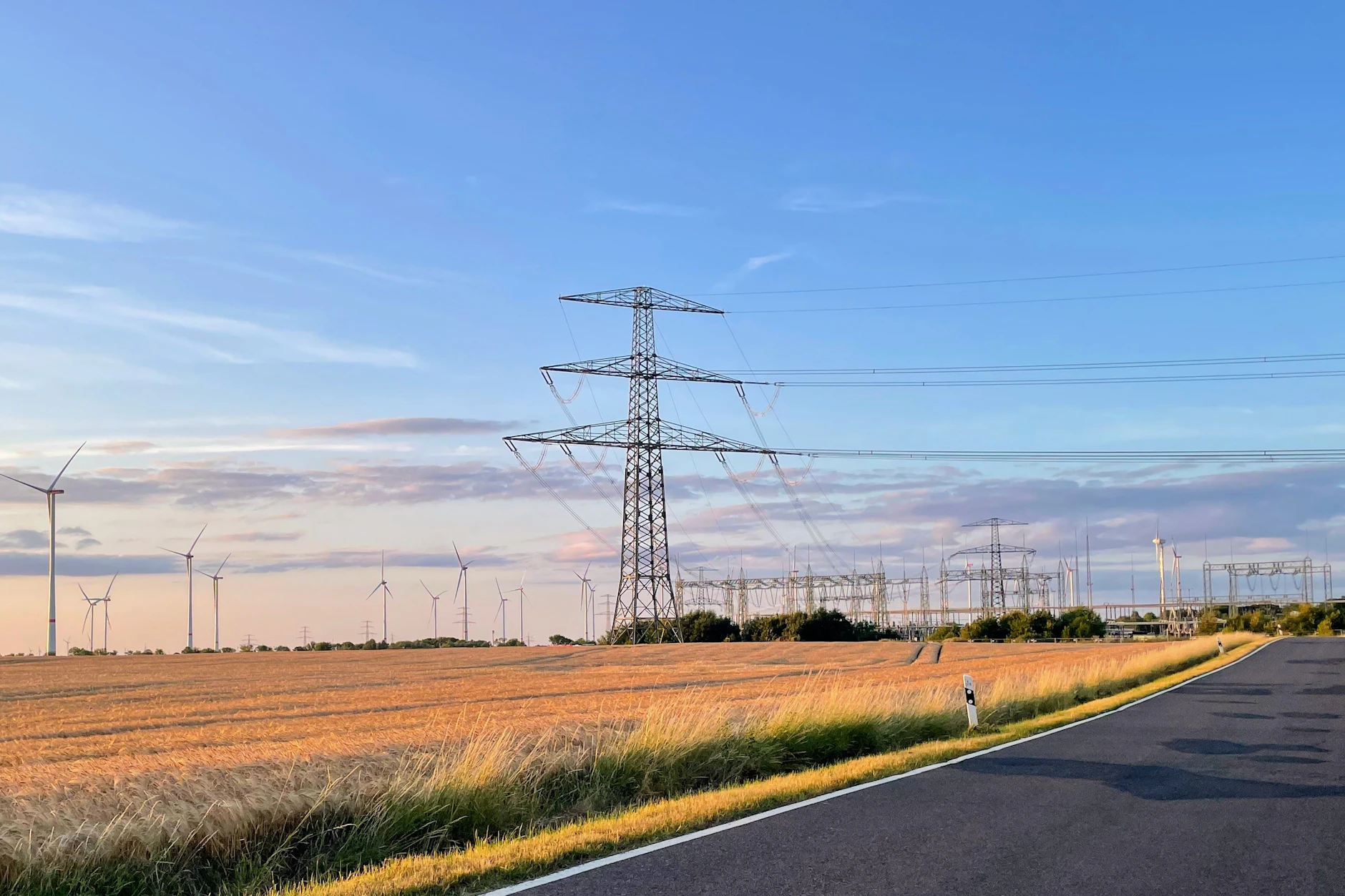 Die Landschaft der Uckermark ist inzwischen von Windkraftanlagen, Umspannwerken und Hochspannungsleitungen geprägt.