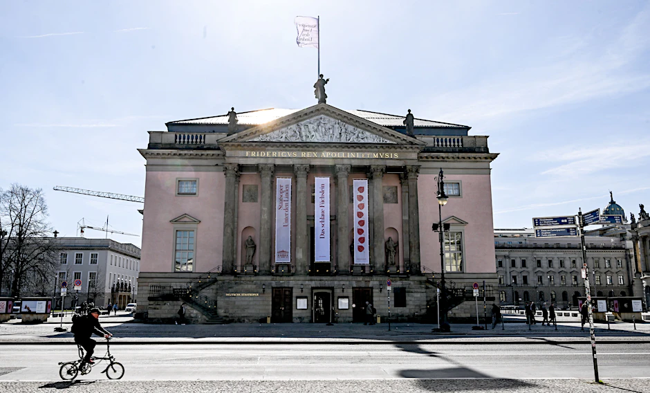 Die Staatsoper Unter den Linden. Für Auto-, Radfahrer und andere Verkehrsteilnehmer wird es dort zu Einschränkungen kommen.