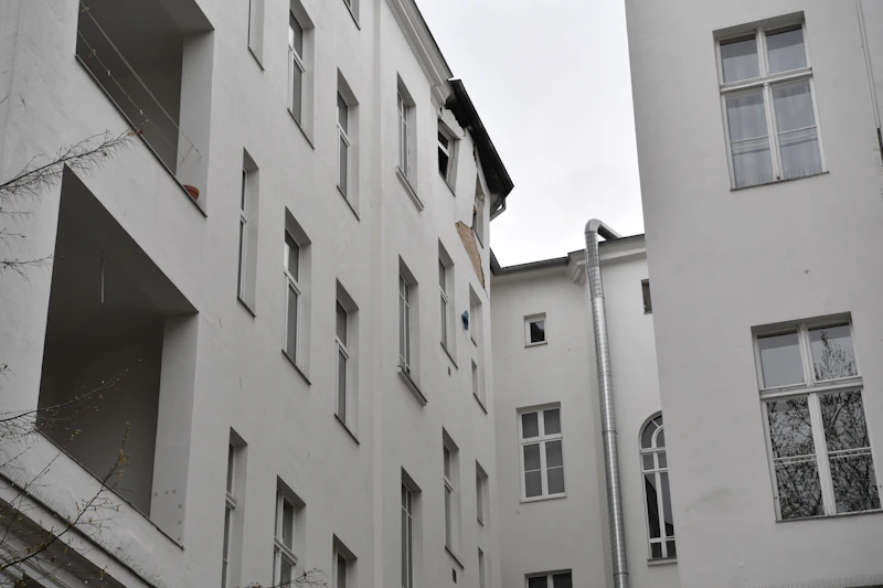 „Plötzlich ein Rumms!“ – Haus in Schöneberg nach Explosion teilweise unbewohnbar