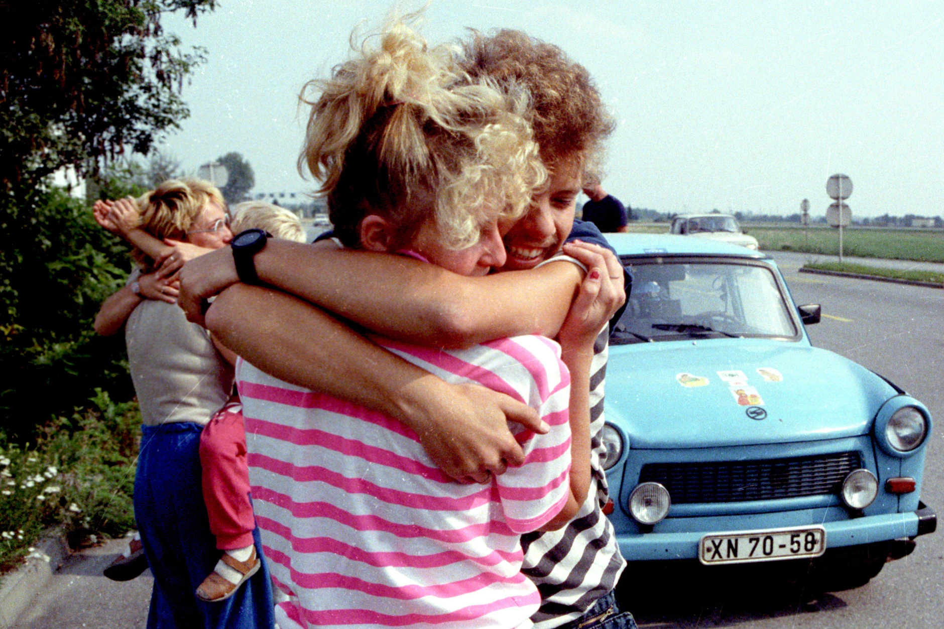 Zum Ärger der DDR-Führung: Am 11. September 1989 öffnete sich an der ungarisch-österreichischen Grenze der Eiserne Vorhang. Mehr als 10.000 Übersiedler aus der DDR kamen in den ersten 24 Stunden nach der Öffnung in bayerischen Auffanglagern an.