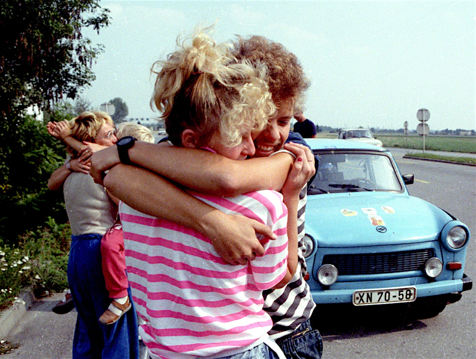 Zum Ärger der DDR-Führung: Am 11. September 1989 öffnete sich an der ungarisch-österreichischen Grenze der Eiserne Vorhang. Mehr als 10.000 Übersiedler aus der DDR kamen in den ersten 24 Stunden nach der Öffnung in bayerischen Auffanglagern an.