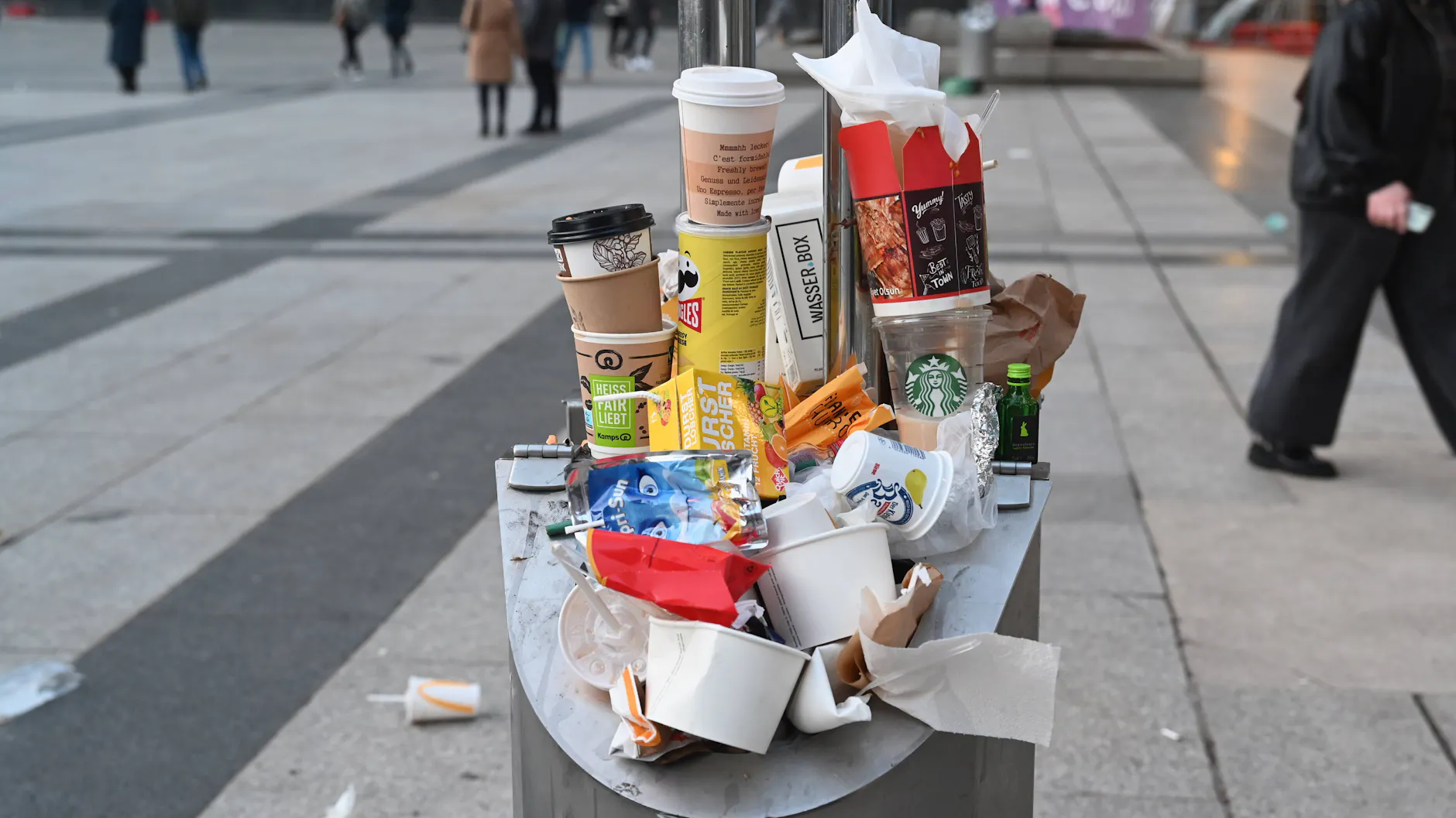 <a href="https://www.berliner-kurier.de/ratgeber/inflation-in-berlin-was-bei-uns-gerade-richtig-teuer-ist-li.10027629"></a><a href="https://www.berliner-kurier.de/berlin/maevla-kaputta-co-berlin-macht-ernst-gegen-muellsuender-li.10025967"></a><a href="https://www.berliner-kurier.de/berlin/maevla-kaputta-co-berlin-macht-ernst-gegen-muellsuender-li.10025967"></a><a href="https://www.berliner-kurier.de/berlin/maevla-kaputta-co-berlin-macht-ernst-gegen-muellsuender-li.10025967">Verpackungsmüll ist ein großes Problem in Berlin.</a> Er liegt einfach überall.