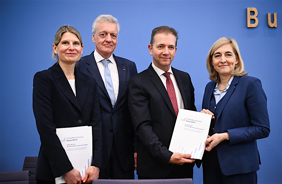 Die Finanzkommission Gesundheit und die Gesundheitsministerin Nina Warken von der CDU (r.) haben sich neue Verbote und Gängelungen ausgedacht: sehr innovativ.